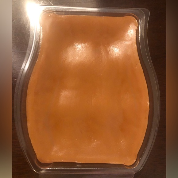 2 Scentsy Bars - 1 Salted Caramel Cupcake and 1 Sweet Cucumber Scentsy Bar - Picture 2 of 4